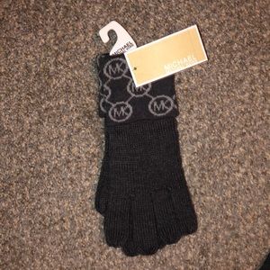 Michael Kors mittens. O/S